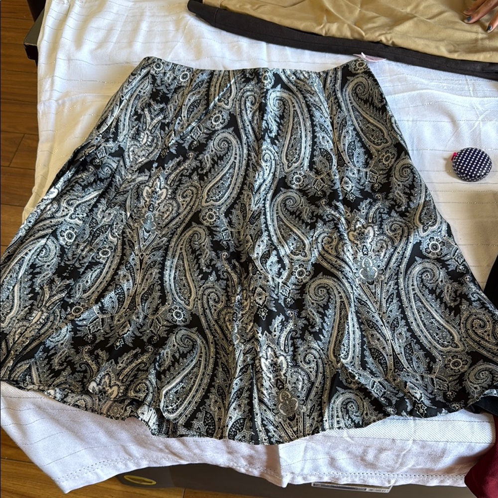 Black and White A-Line Midi Skirt for Resort Wear